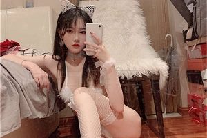 高颜值的魔法秋秋,快点亲亲我,让我变成高富帅。