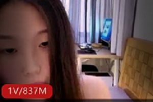 极品颜值美女为赚钱居然下了水,还和好友大秀身材。