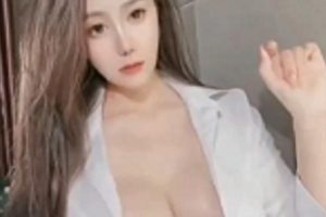 王兔兔的抖奶舞视频已经绝版了,但抖奶舞依旧火爆,快手的抖奶舞,了解一下。