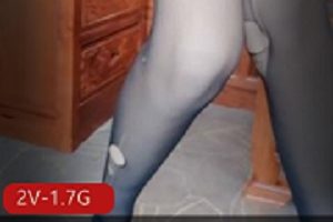 最新软萌妹子小仙破黑丝高跟丁字裤黄瓜玩双洞