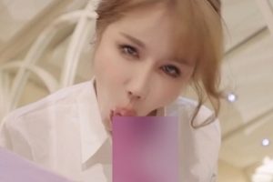 辛尤里12月新作：大罩杯银娃和闺蜜搭乘诸葛木马玩弄升天