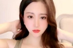 网红琪琪玩趣互动，绝顶尤物、2V身材、1.6G美颜，明码标价！