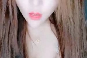 2021虎牙金库杯岩儿精彩作品：视频中的舞蹈、歌唱、街舞秀，感受网红岩儿多重才艺与诱惑舌头骚动动作