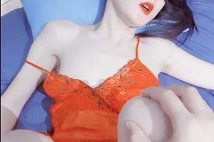 网红美妻子：{{网红名字}}的性感自由精彩