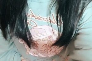 《欣赏网红小银狐的清纯楚楚动人，拥有棒棒糖般皮肤的狡猾美少女》