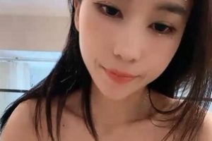 高颜值女神月月嗷：1V625M，聊天紫薇，男伴，技术与姿势娴熟