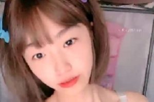 高颜值胸前软肉lu bi露奶呜崽酱：5V2.33GB百度盘