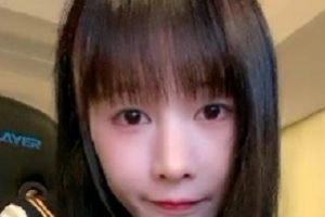 天花板美少女超紧致内裤，无毛sao xue某处，1V363MB百度盘转载搬运