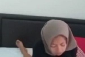 《出轨少妇与隔壁老王的秘密酒店之夜》