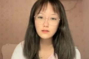 20岁大学生眼镜女放飞自我——发差婊美扣某处搬运百度盘