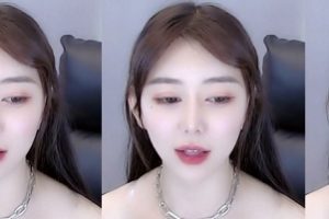 虎牙女主播小姐姐的高难度动作：一字马、颜值身材、韧性腿！超管视频来袭！