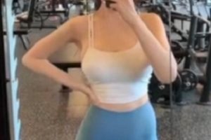 OnlyFans限量版黑白情侣项链，30V电压，3.5克重