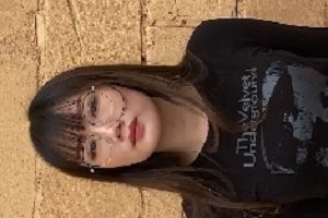 性感美女穿热裤展示长腿胖臀视频1V/8.11G/百度云