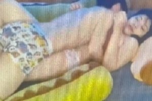 儿子与妈妈的亲密互动视频