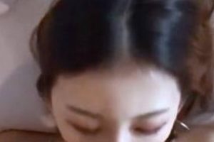 高颜值妹妹天花板灯