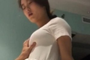 清纯反差妹子小串烧1V382M，手势教育打粑粑