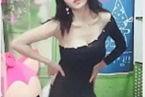 主播语墨定制视频：露脸闪现热舞，48分钟尺度身材全揭示