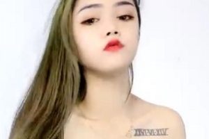 国服烧女解说：年轻嫩妹大乱来，三洞齐开双龙盘洞，越南会玩1V1G视频分享