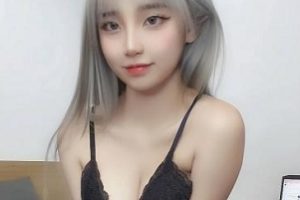反差linhiyuum~Pa1V2G资源：车灯表演，棒棒糖般的福利姬！
