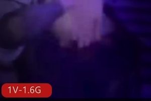 《精神小妹曝光：1V1.6G展示资源，精神小伙群对决真爱悲剧》