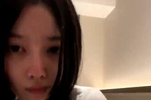 新人快手甜美小蝴蝶飞最新合集2V293M，自拍人气作品
