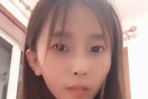 快手奥利圆妹一字马珍藏版42V441M柔韧天花板